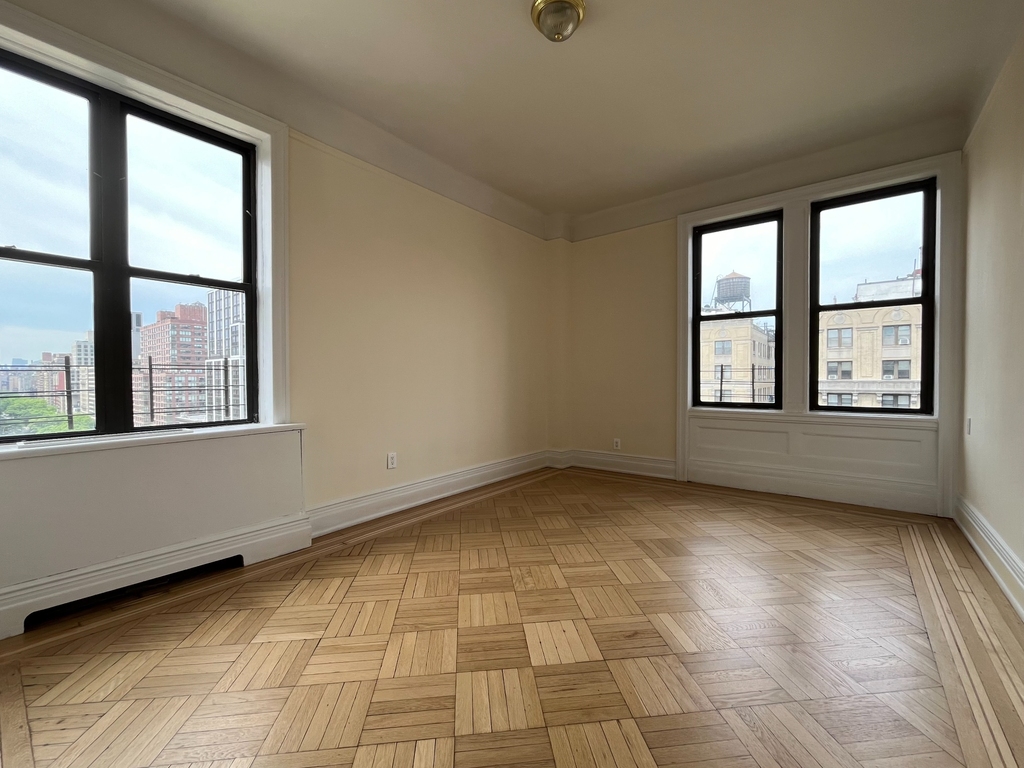 West 98th Street - Photo 9