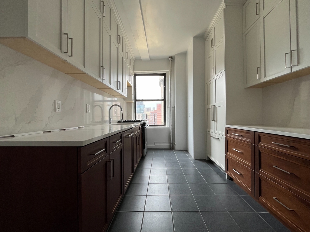 West 98th Street - Photo 3