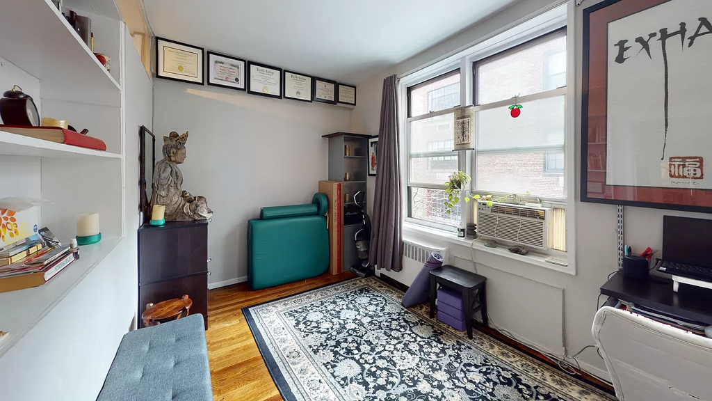 East 58th Street - Photo 2