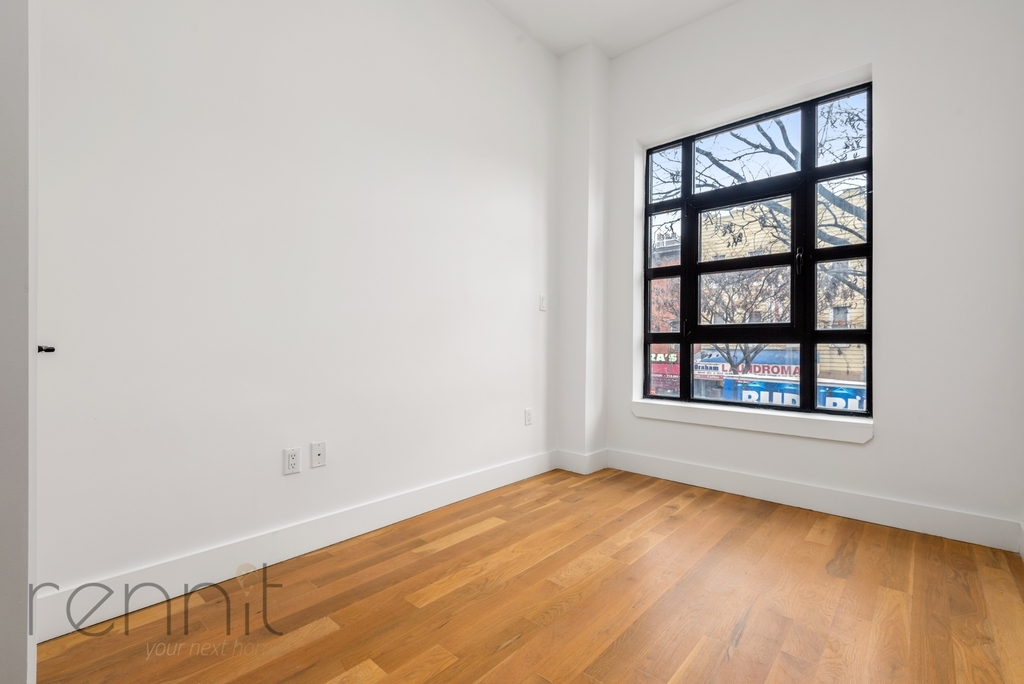 163 Graham Avenue - Photo 1