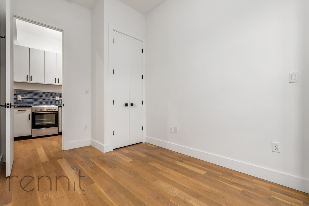 163 Graham Avenue - Photo 2