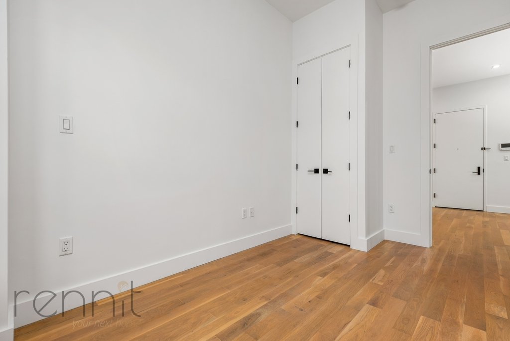 163 Graham Avenue - Photo 4
