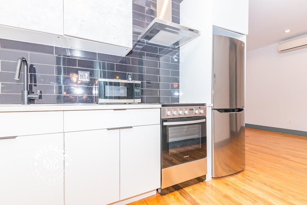 237 Montrose Ave - Photo 2