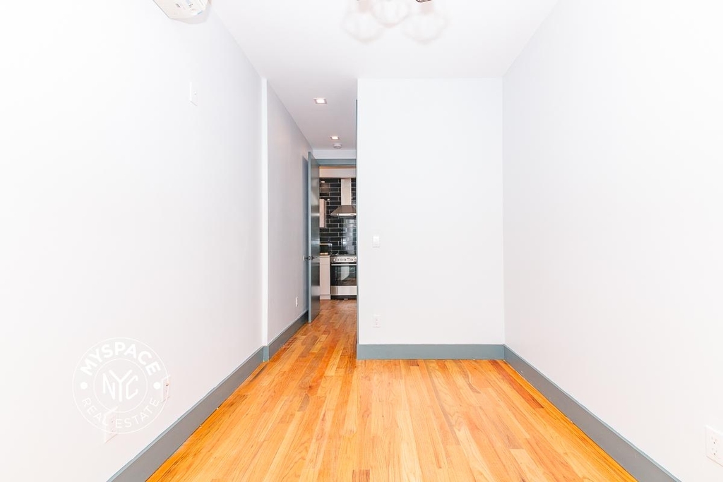237 Montrose Ave - Photo 8