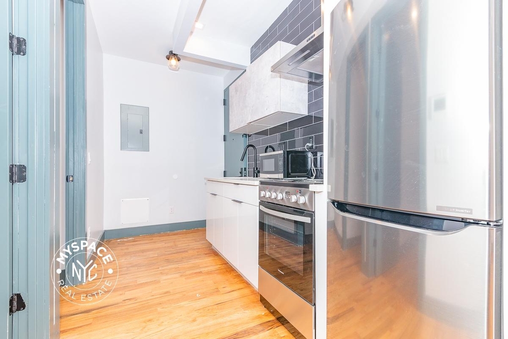 237 Montrose Ave - Photo 1
