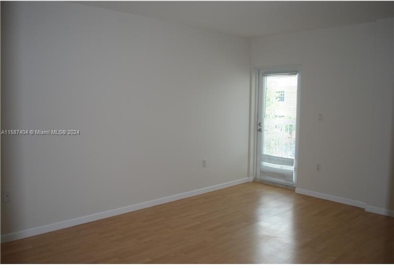 2740 Sw 28th Ter - Photo 2