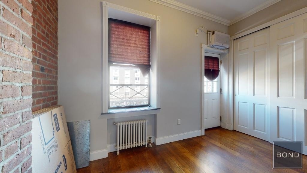 Tenth Avenue - Photo 8