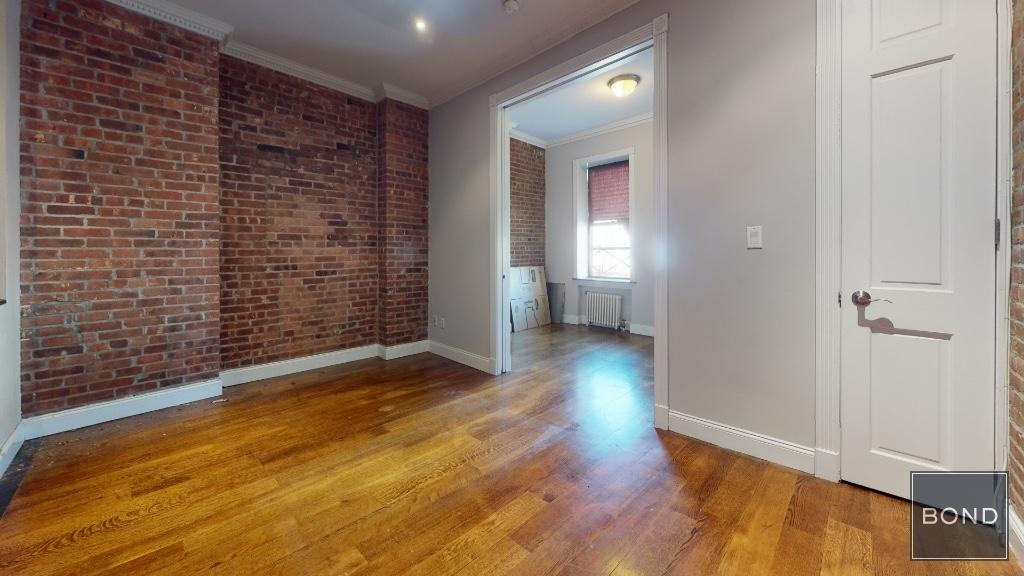 Tenth Avenue - Photo 9