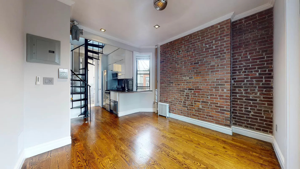 Mott Street - Photo 2