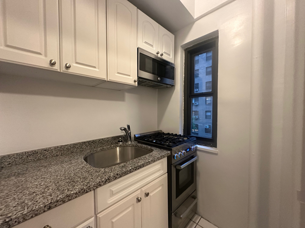 141 East 56th Street - Photo 10