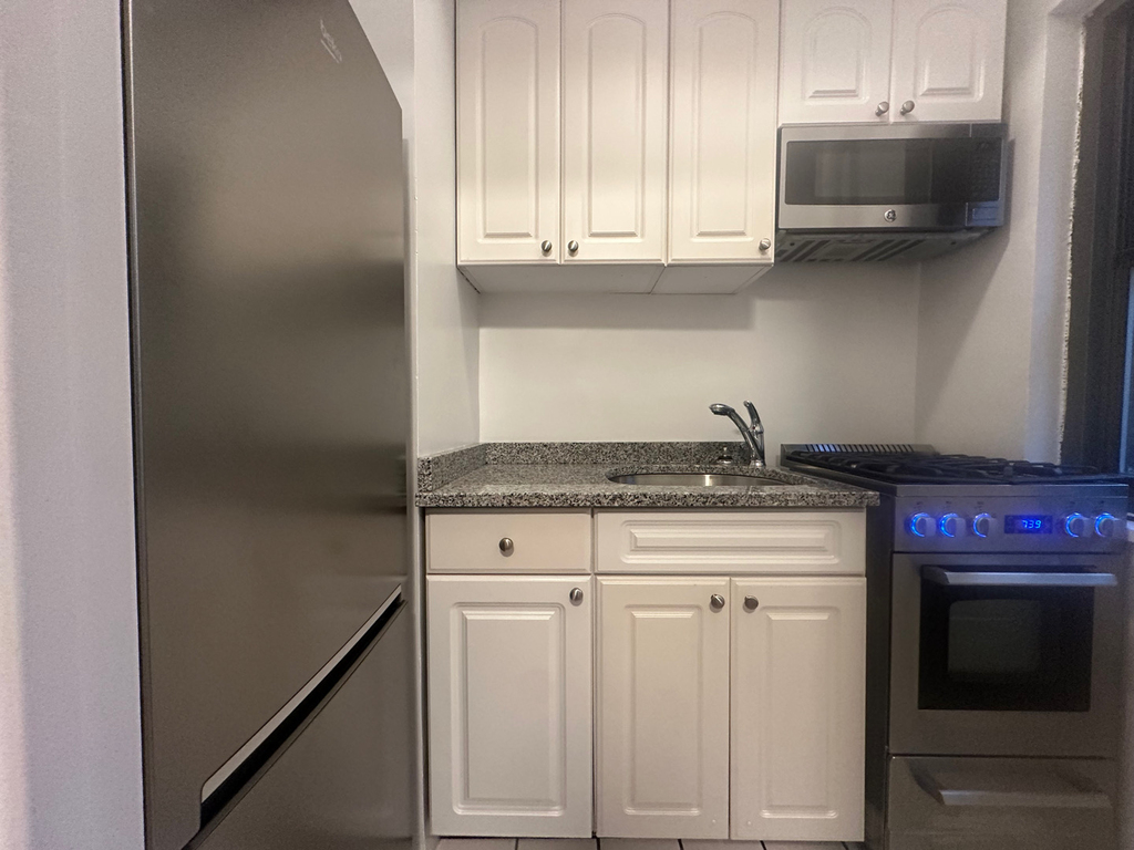 141 East 56th Street - Photo 9