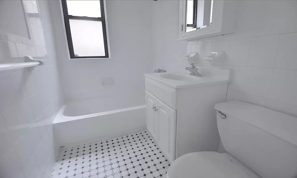 241 East 38th Street - Photo 2