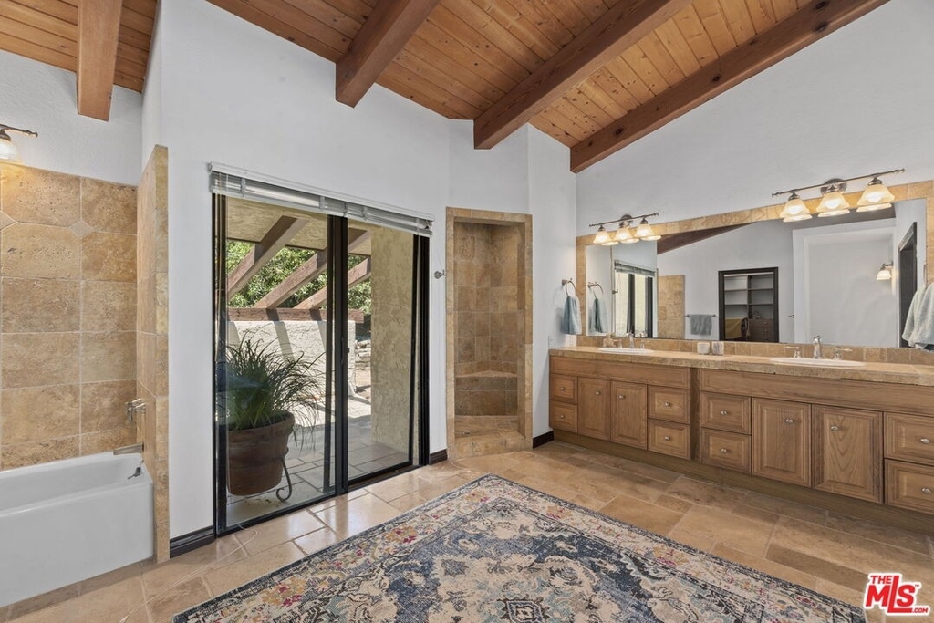 6160 Zumirez Dr - Photo 13