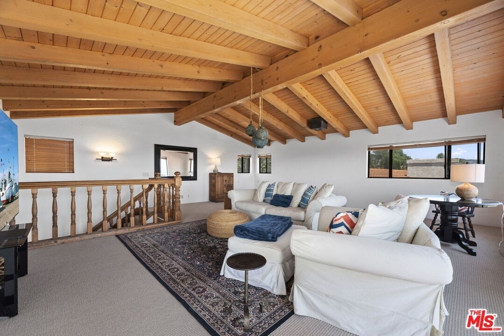 6160 Zumirez Dr - Photo 8
