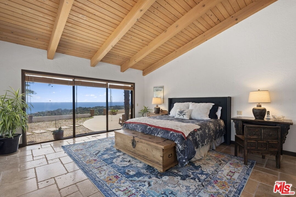 6160 Zumirez Dr - Photo 12