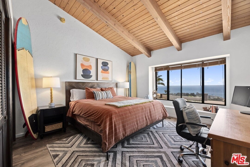 6160 Zumirez Dr - Photo 14