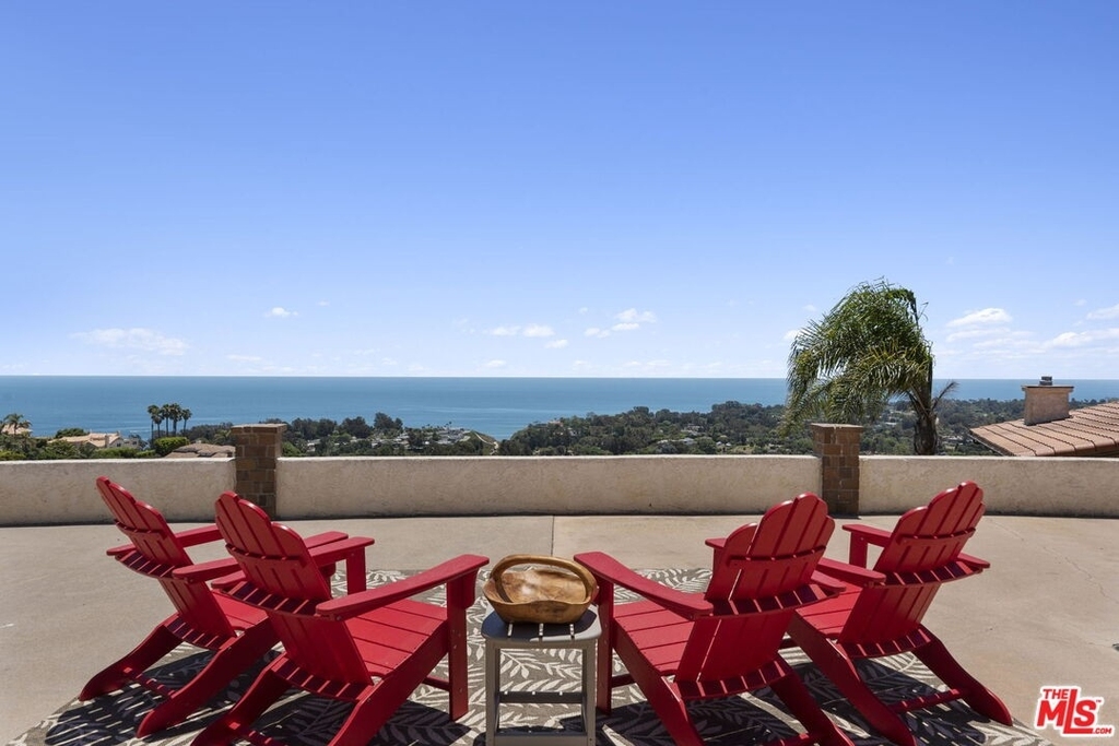 6160 Zumirez Dr - Photo 19