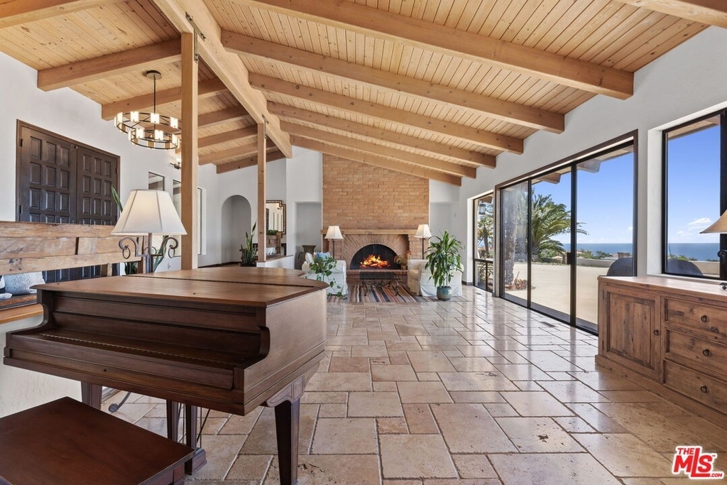 6160 Zumirez Dr - Photo 3