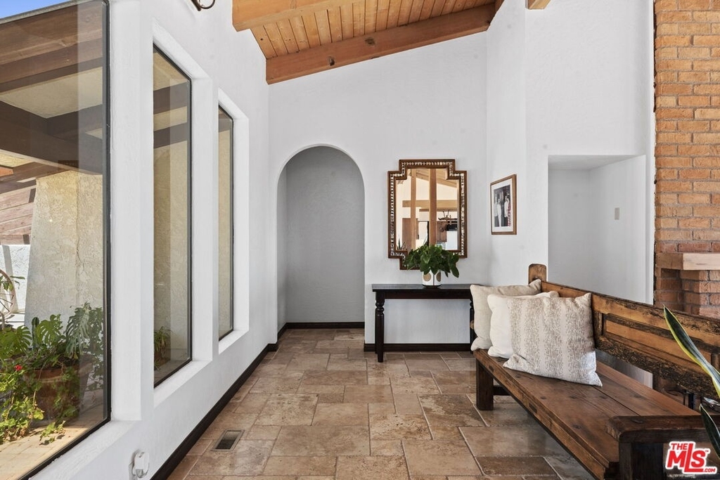 6160 Zumirez Dr - Photo 10