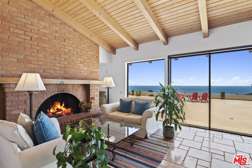 6160 Zumirez Dr - Photo 2