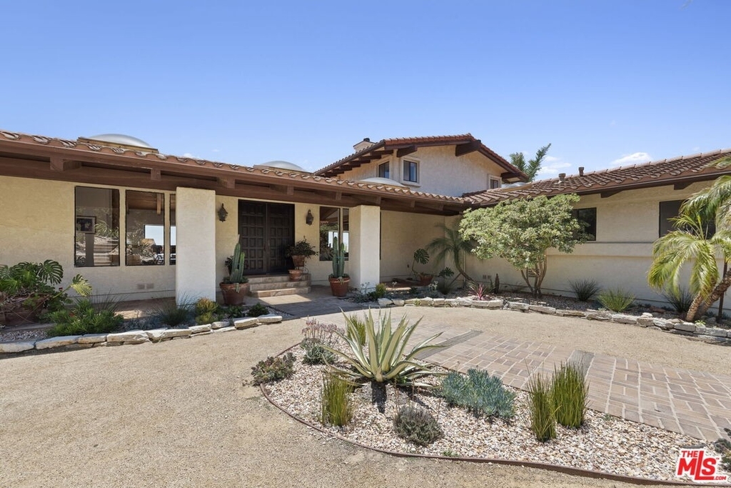 6160 Zumirez Dr - Photo 21
