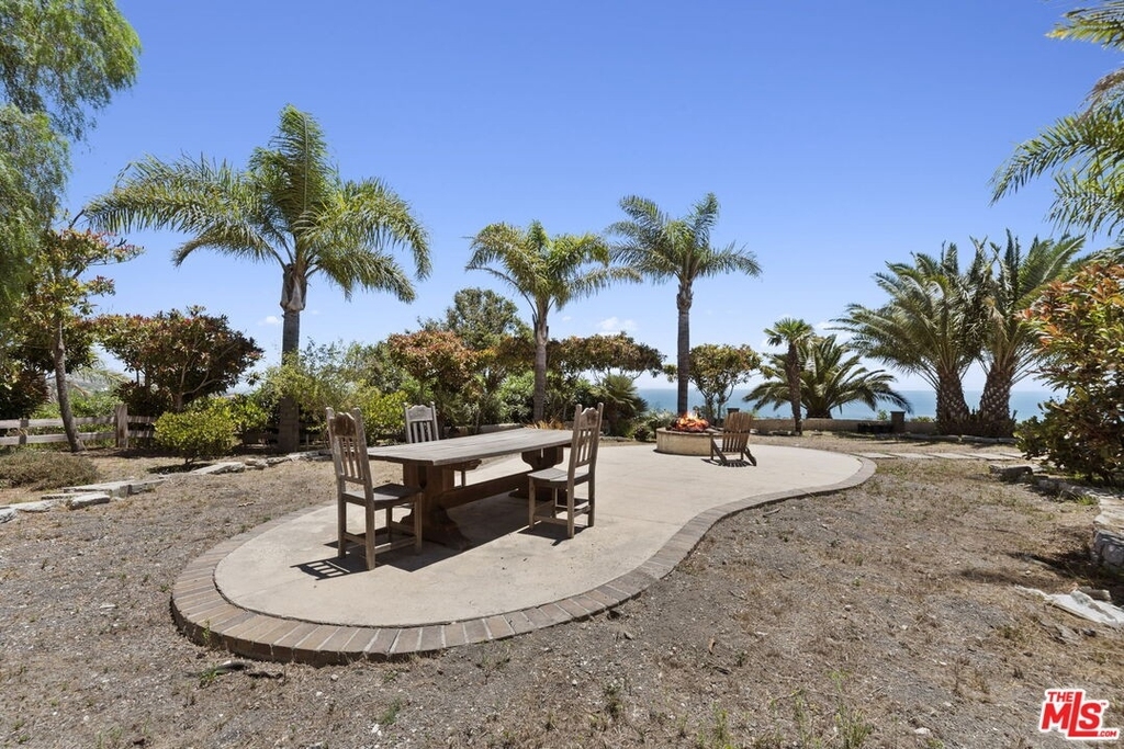 6160 Zumirez Dr - Photo 15