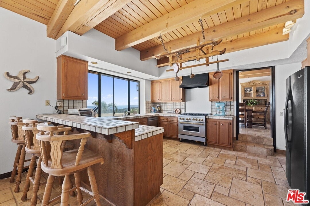 6160 Zumirez Dr - Photo 4