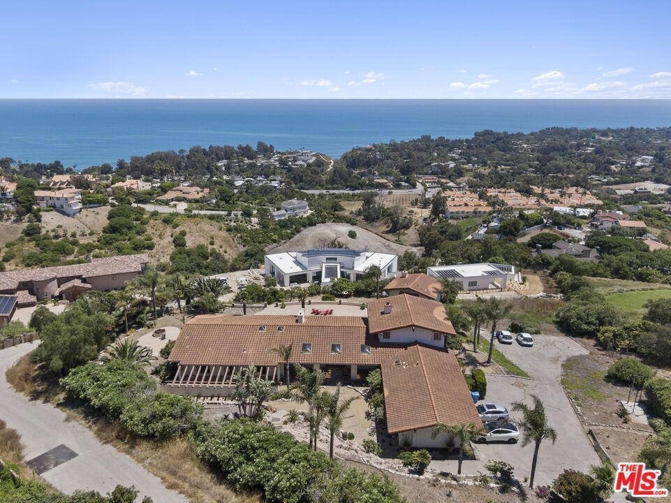 6160 Zumirez Dr - Photo 25