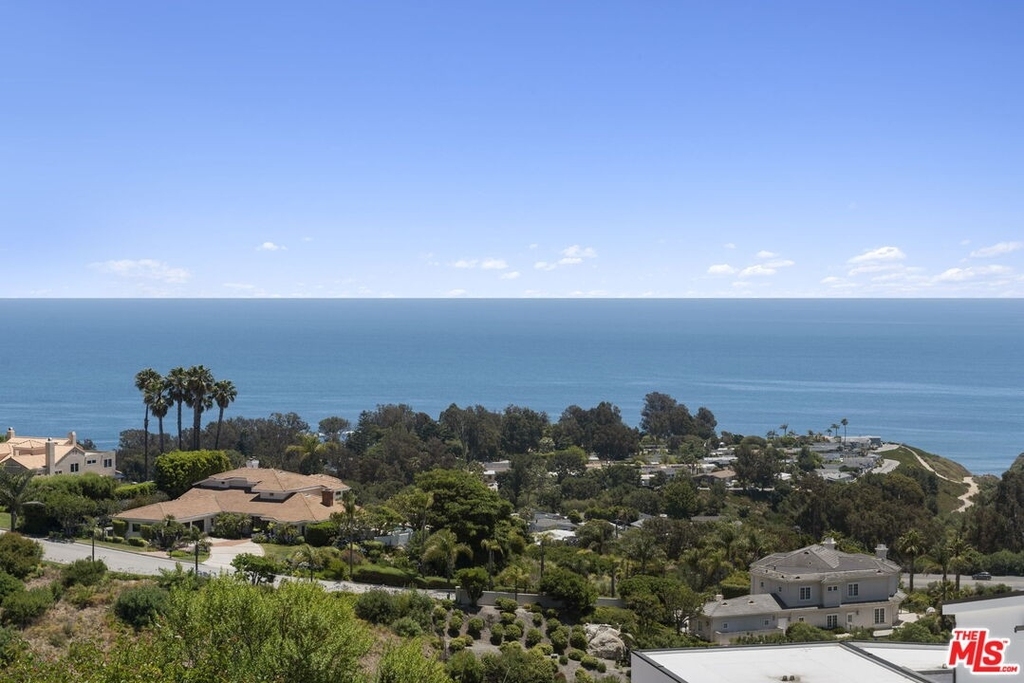 6160 Zumirez Dr - Photo 23