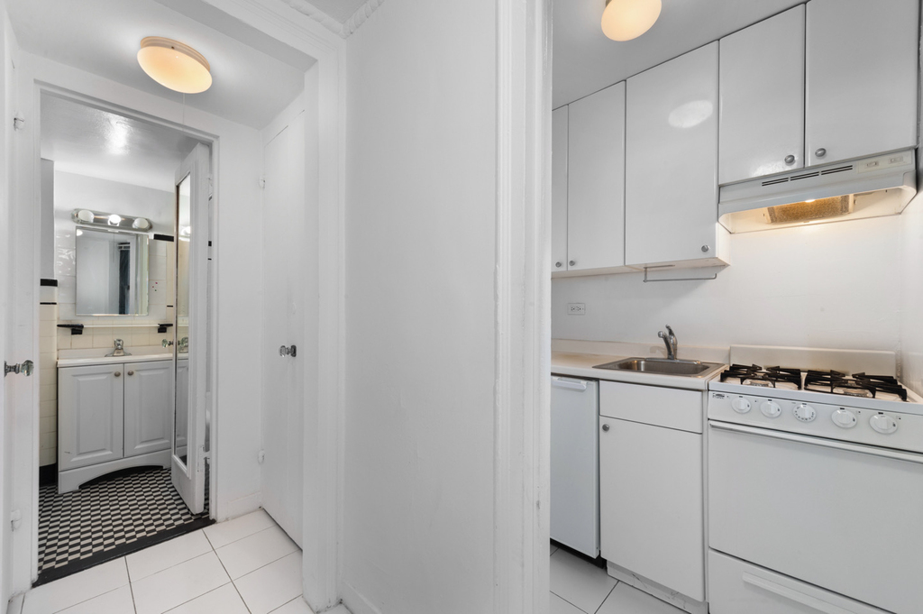 East 38th St - Photo 3