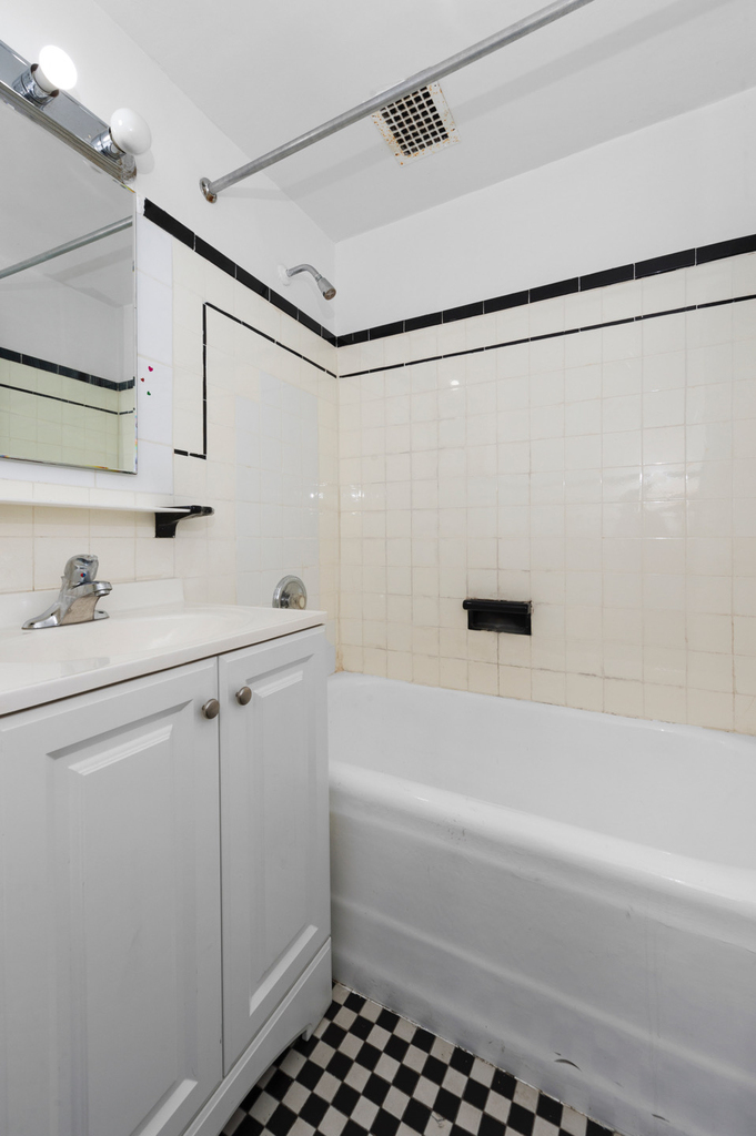 East 38th St - Photo 4