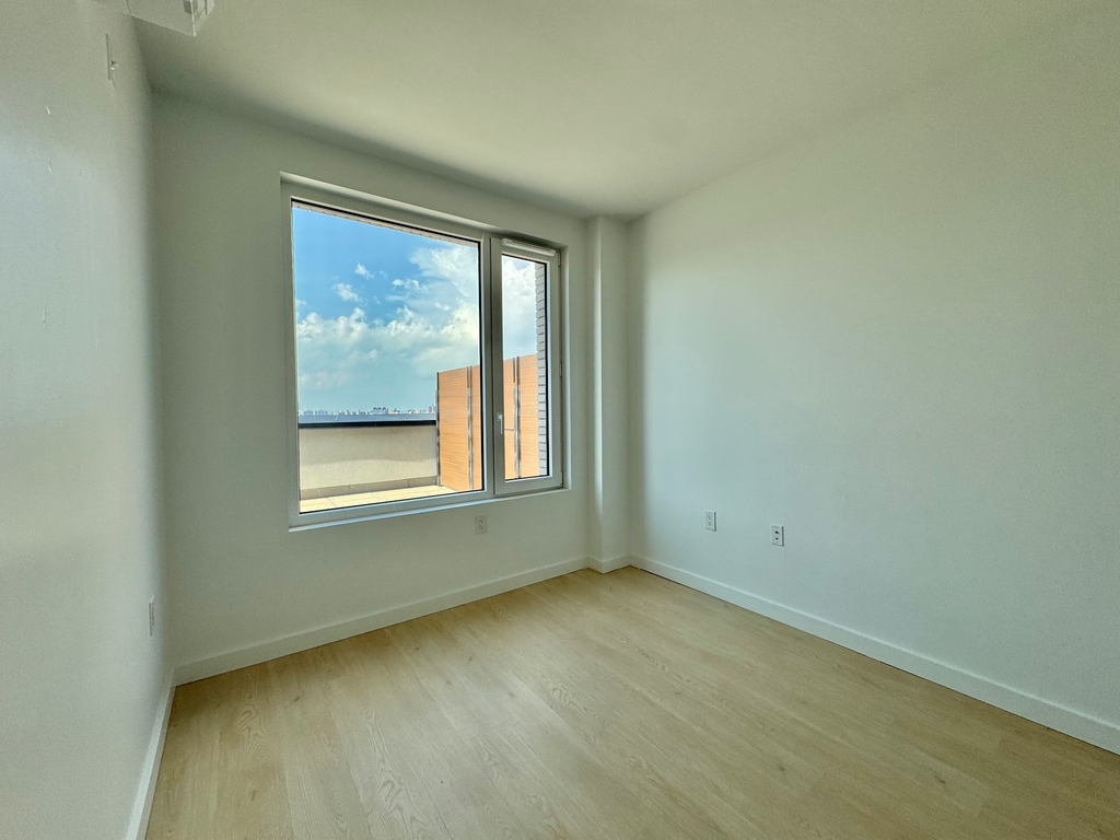 1499 Bedford Avenue - Photo 11