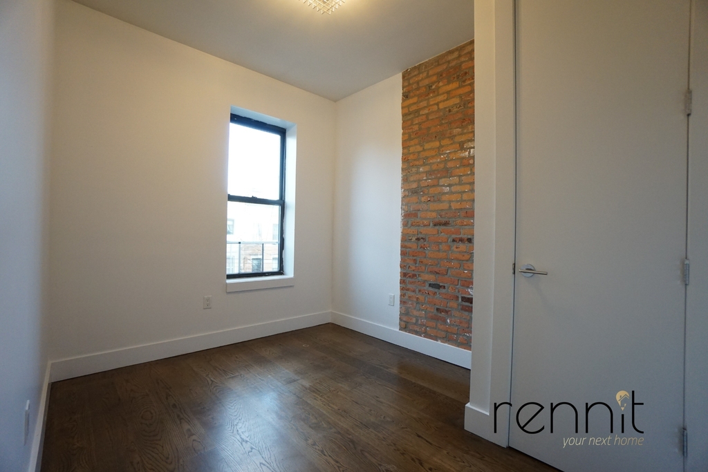 1689 Gates Avenue - Photo 2