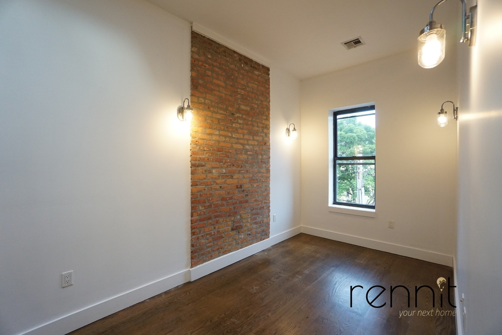 1689 Gates Avenue - Photo 3