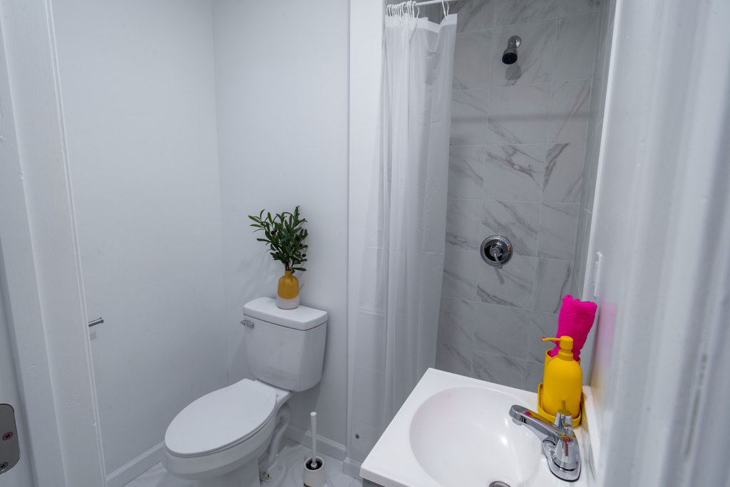 312 East 51st Street - Photo 2