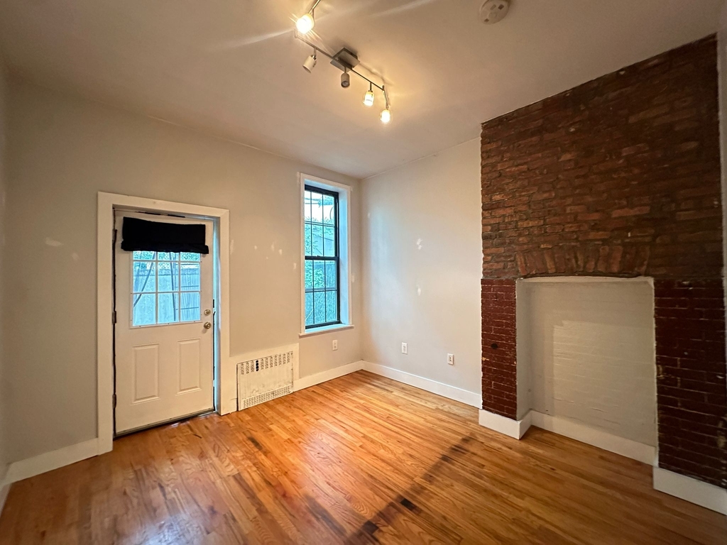 knickerbocker Ave & Greene Ave - Photo 3