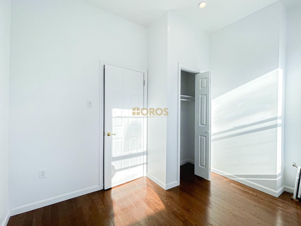 East 10th Street - Photo 1