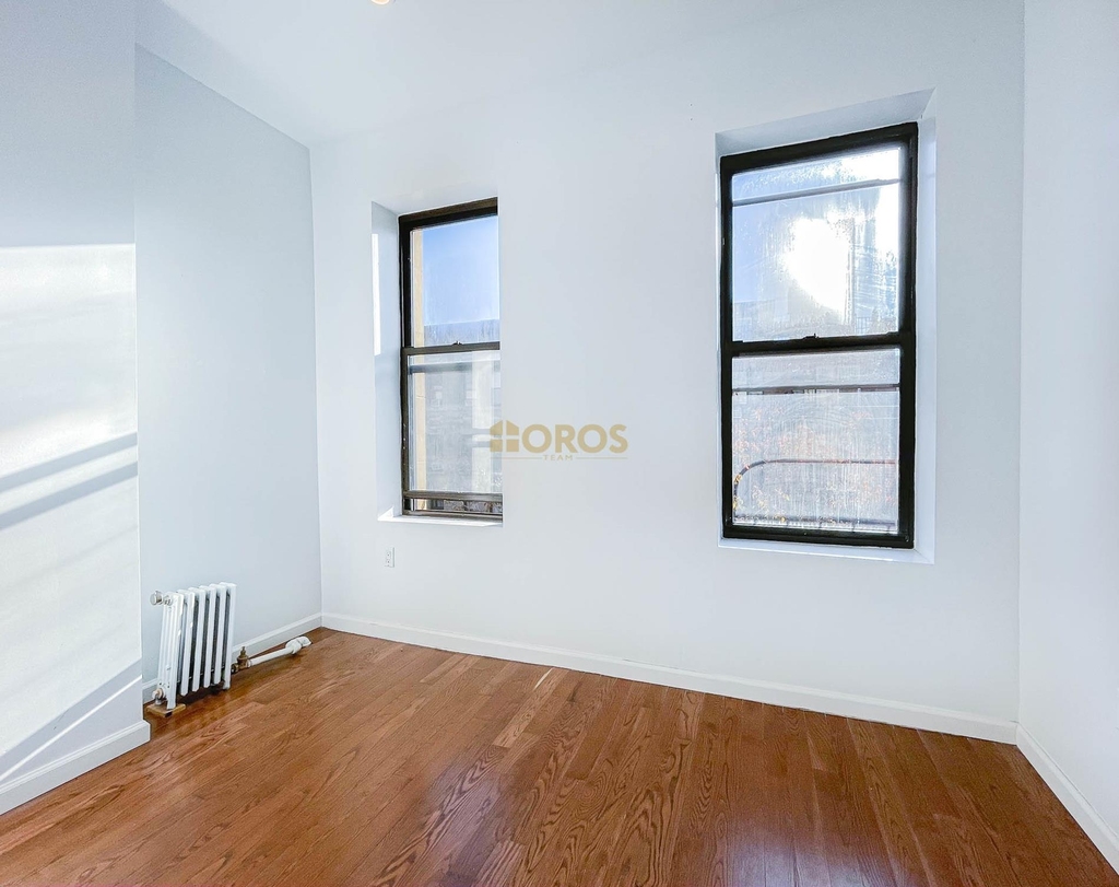East 10th Street - Photo 0