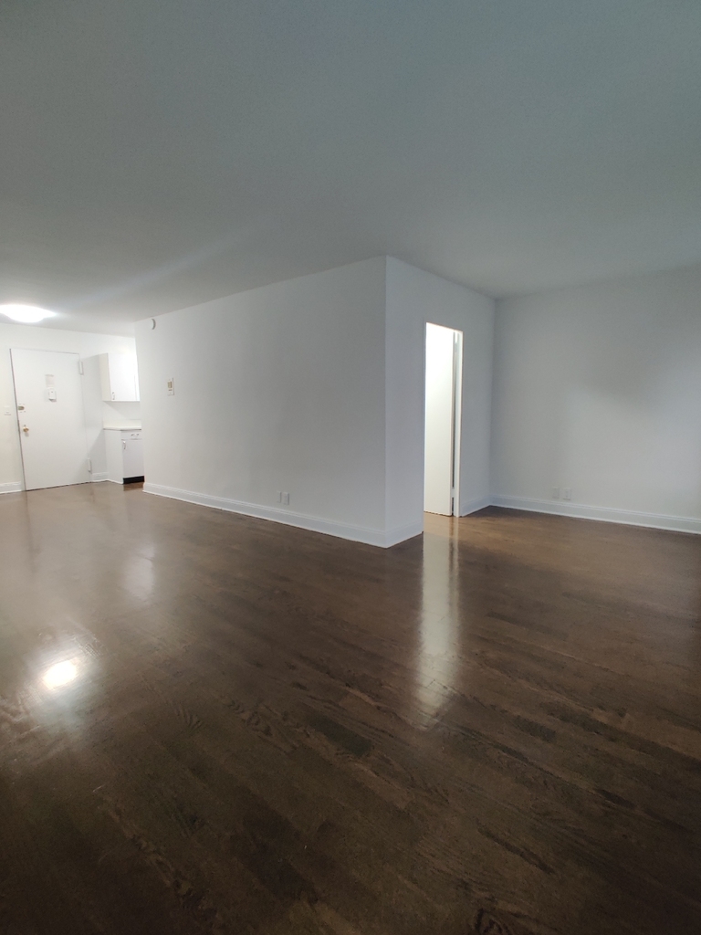 1st Ave/87 - Photo 3