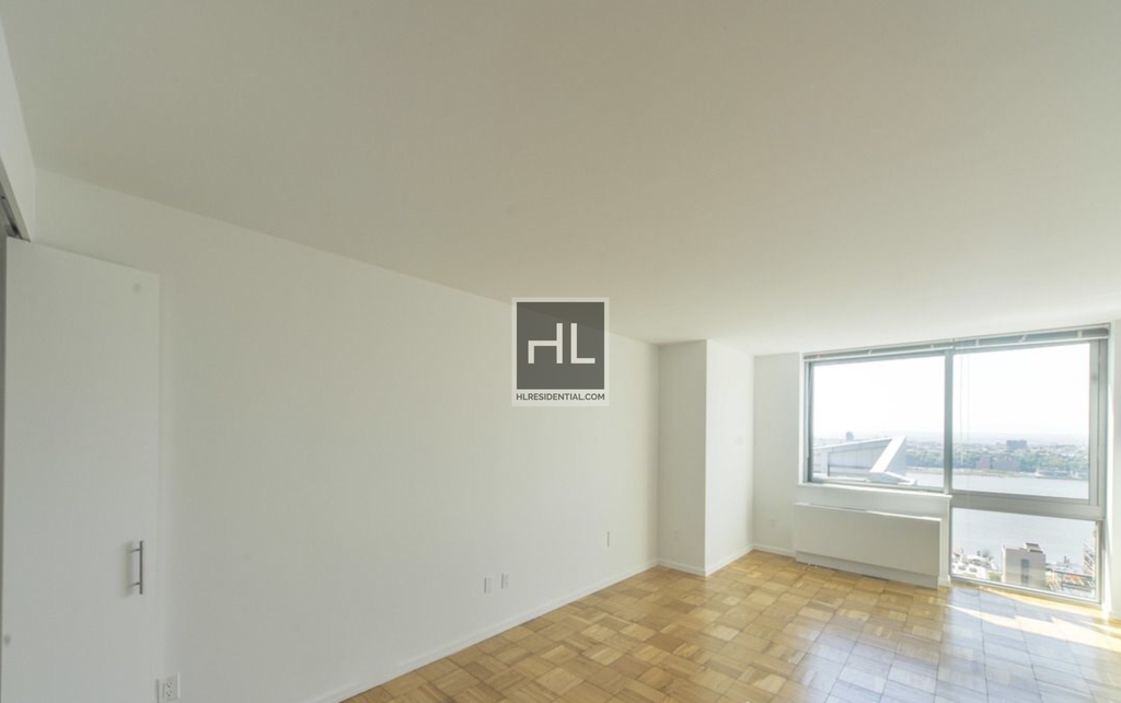 West 37 Street - Photo 1