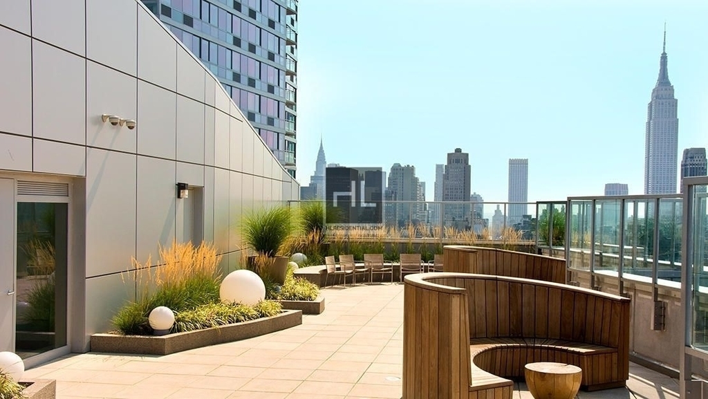 West 37 Street - Photo 3