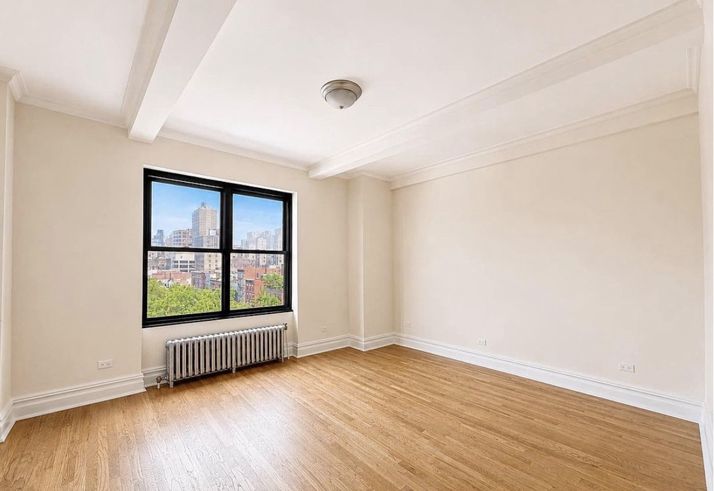 second avenue (NYU) - Photo 1