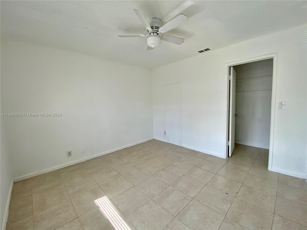 1034 Nw 8th Ave - Photo 11