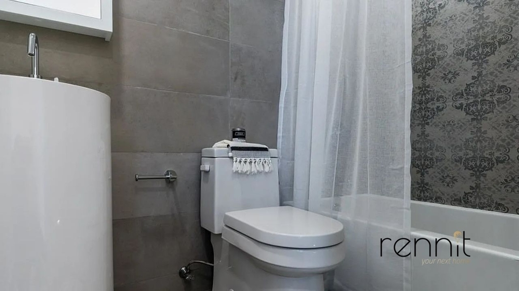 1633 Dekalb Avenue - Photo 2