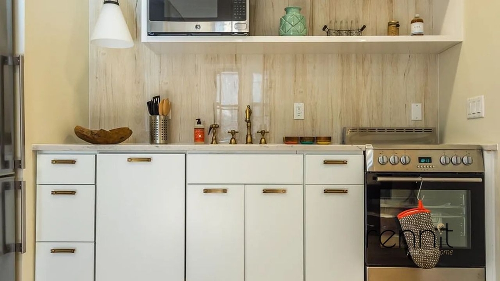 1633 Dekalb Avenue - Photo 1