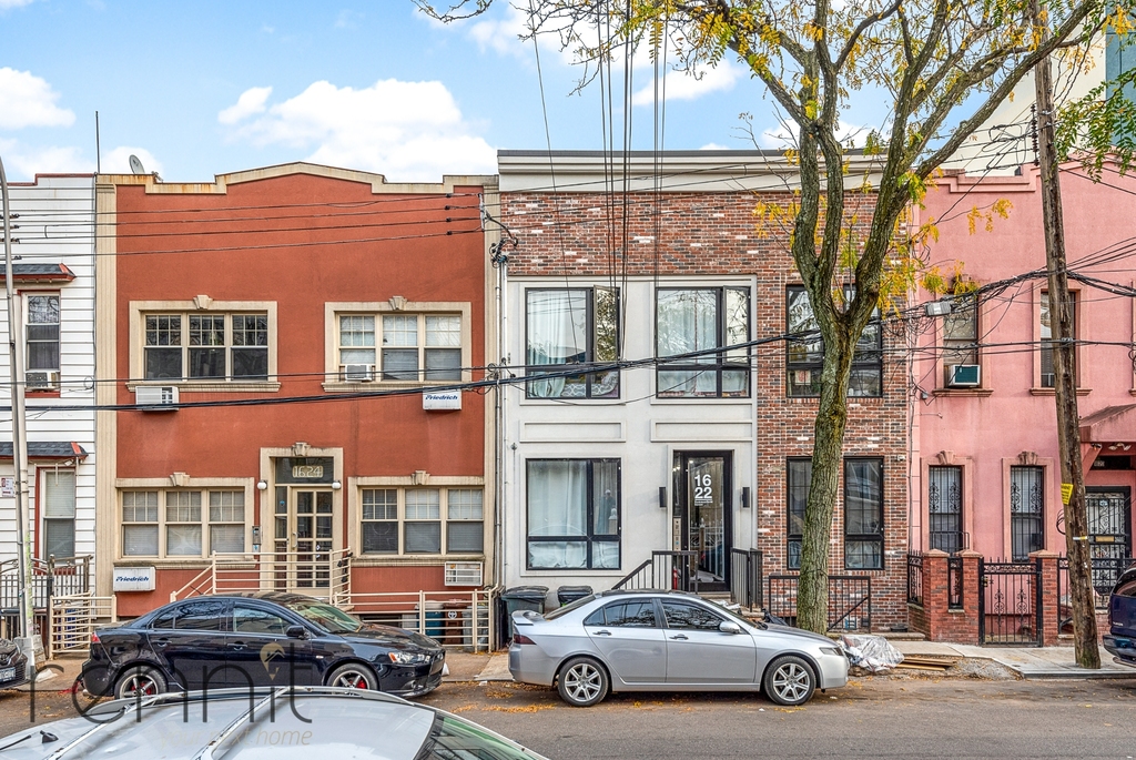 1622 Summerfield Street - Photo 1