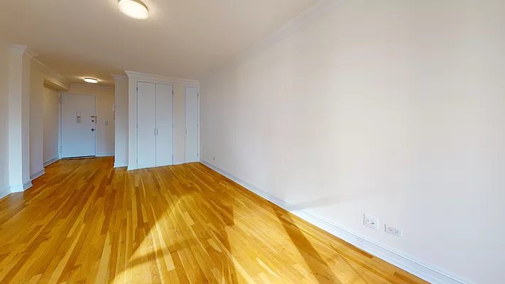 305 West 13th Street - Photo 2