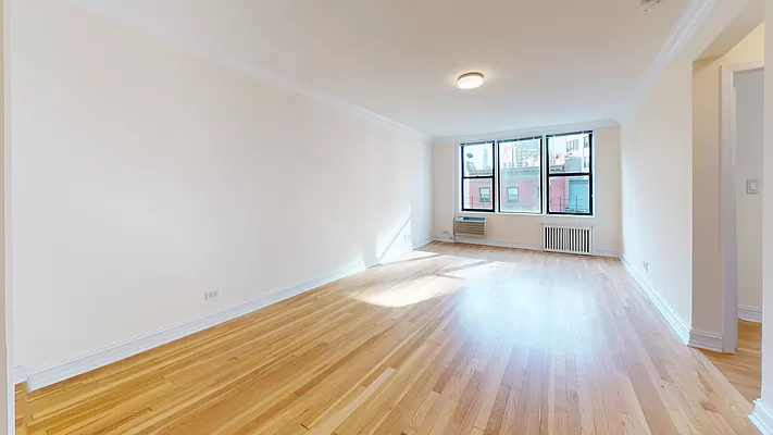 305 West 13th Street - Photo 1