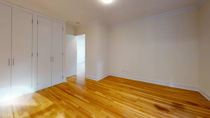 305 West 13th Street - Photo 6