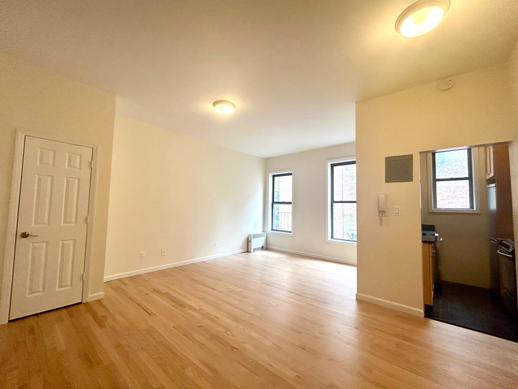 73rd & Central Park West - Photo 5